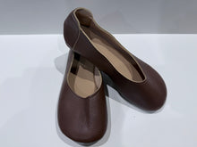Load image into Gallery viewer, Brown Leather Ballet Flats
