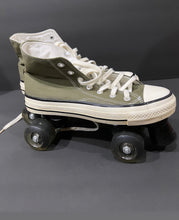 Load image into Gallery viewer, Even Star Sneaker Skates
