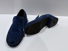 Load image into Gallery viewer, Vintage Hush Puppies Loafers
