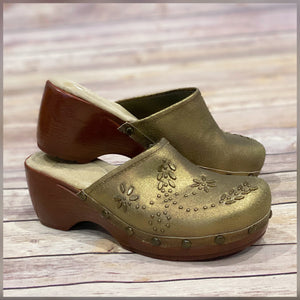 Gold leaf Clogs